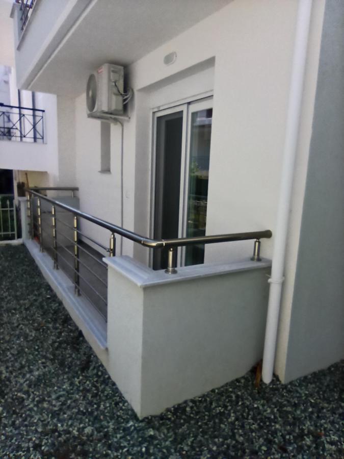 Villa Steps To The Sea Néa Péramos Exterior foto