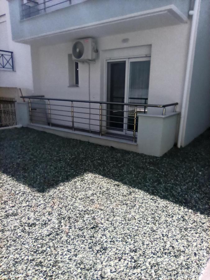 Villa Steps To The Sea Néa Péramos Exterior foto